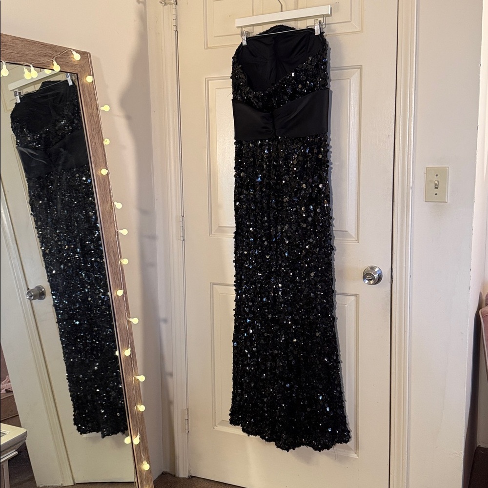 MAC DUGGAL
Black Strapless Sequin Evening Gown With Bow Anthropologie - Picture 8 of 14